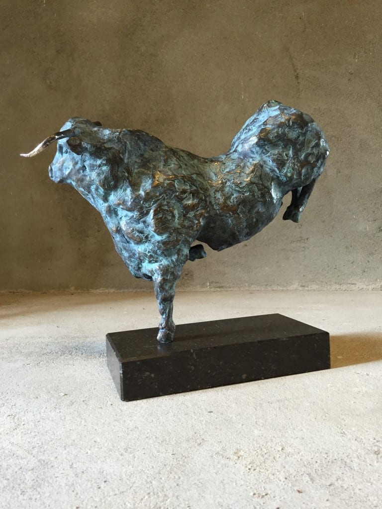 bronzen-stier-dancing bull blue 2